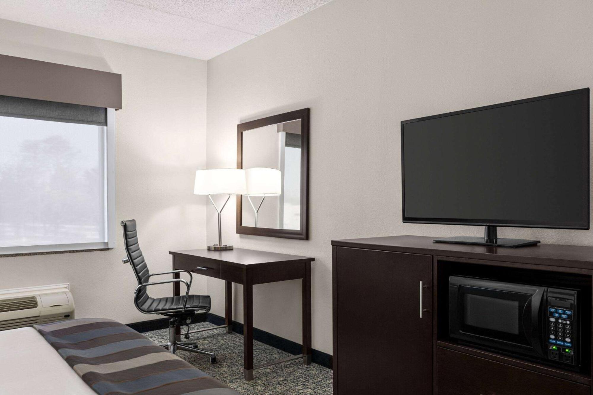 Wingate By Wyndham Fletcher At Asheville Airport Bagian luar foto