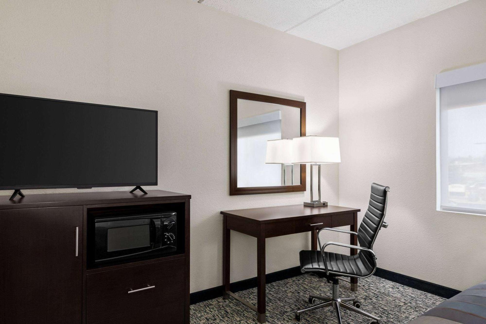 Wingate By Wyndham Fletcher At Asheville Airport Bagian luar foto