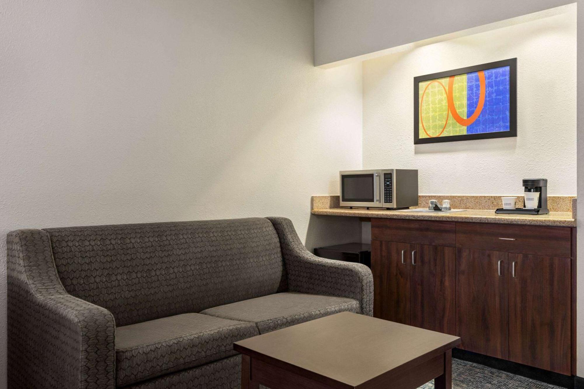 Wingate By Wyndham Fletcher At Asheville Airport Bagian luar foto