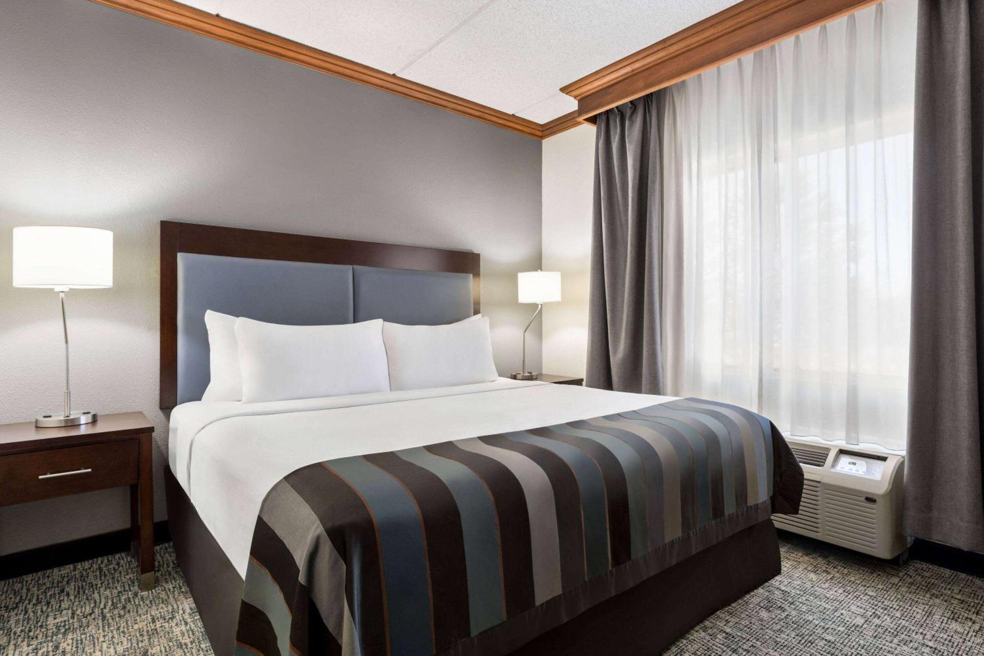 Wingate By Wyndham Fletcher At Asheville Airport Bagian luar foto
